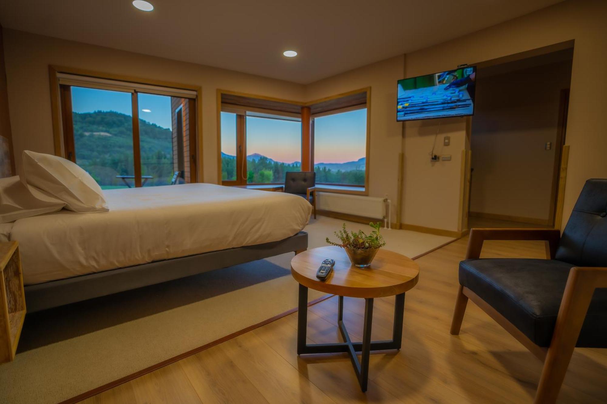 Calafate Apart Hotel Coyhaique Bagian luar foto